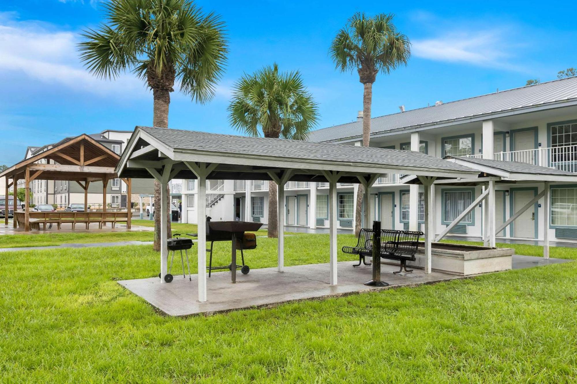 Suburban Studios By Choice Hotels - Award Winning - New 2024 - Walk To Eateries & Grocery - Ultra Sparkling - Garden Rooms - Designer Lighting & Right Off I-95 - Proudly An All American Managed Property Brunswick Eksteriør billede