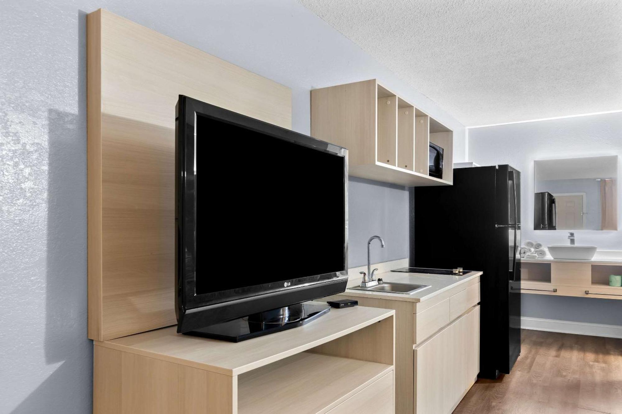 Suburban Studios By Choice Hotels - Award Winning - New 2024 - Walk To Eateries & Grocery - Ultra Sparkling - Garden Rooms - Designer Lighting & Right Off I-95 - Proudly An All American Managed Property Brunswick Eksteriør billede