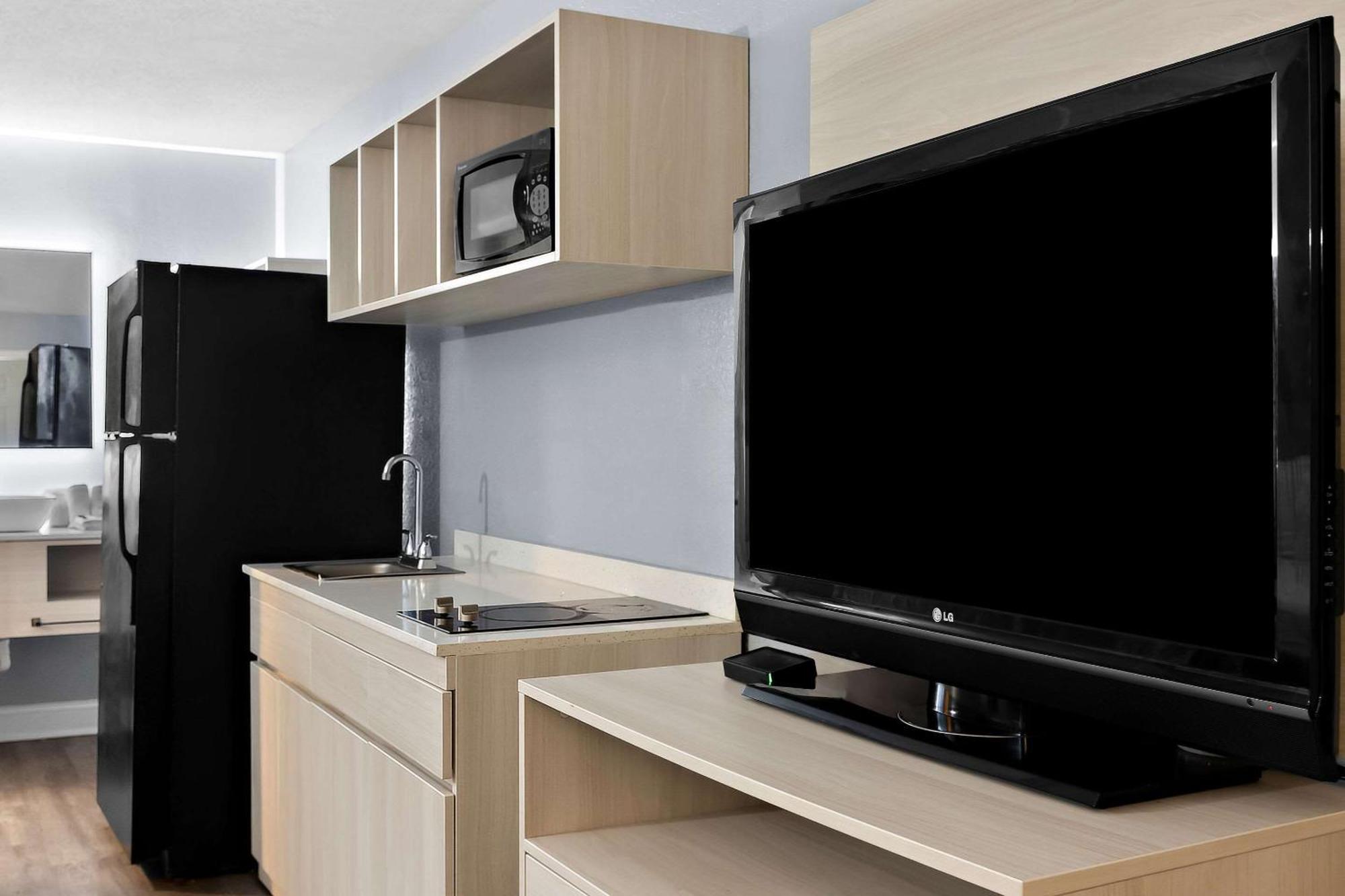 Suburban Studios By Choice Hotels - Award Winning - New 2024 - Walk To Eateries & Grocery - Ultra Sparkling - Garden Rooms - Designer Lighting & Right Off I-95 - Proudly An All American Managed Property Brunswick Eksteriør billede
