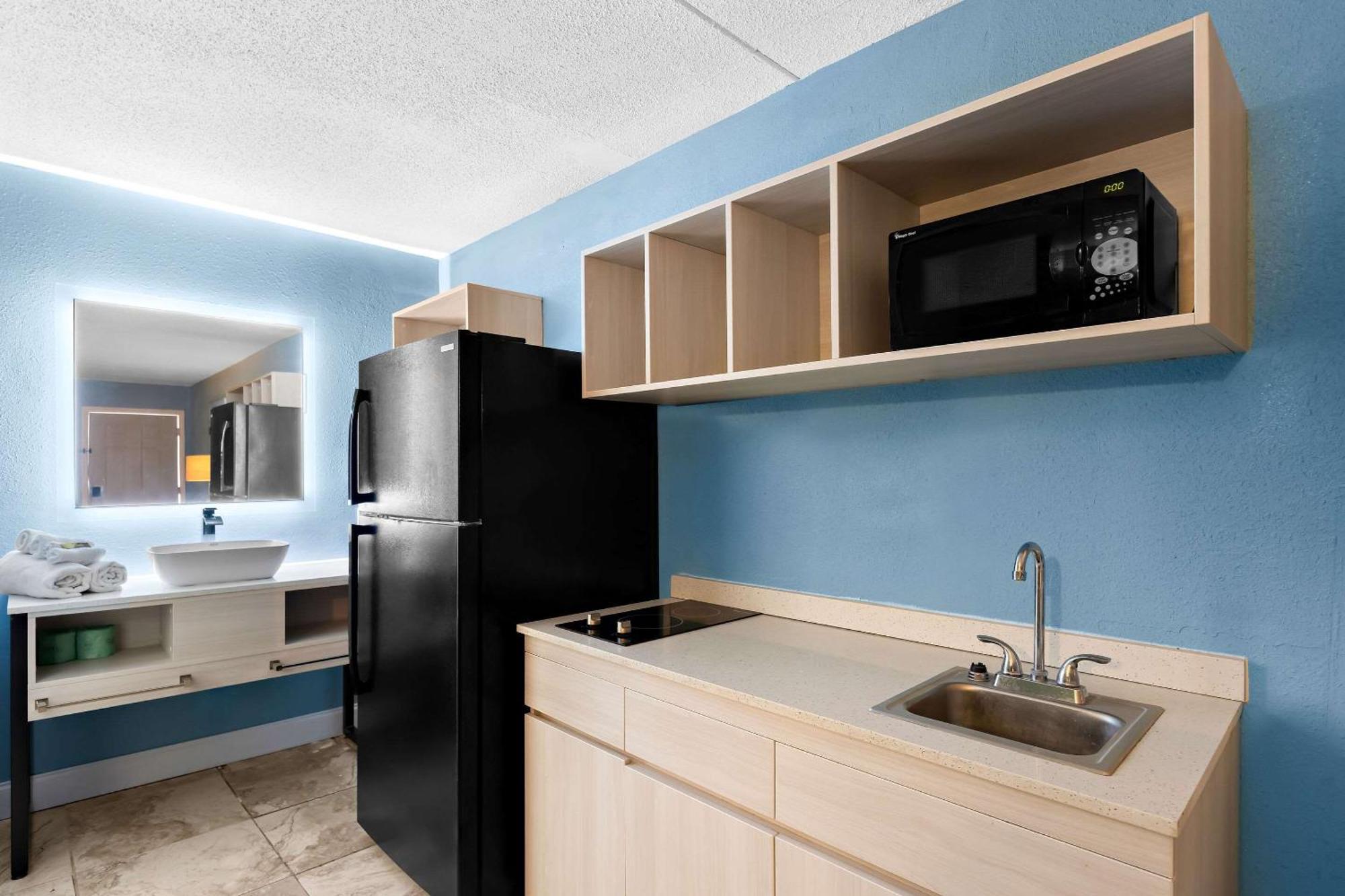 Suburban Studios By Choice Hotels - Award Winning - New 2024 - Walk To Eateries & Grocery - Ultra Sparkling - Garden Rooms - Designer Lighting & Right Off I-95 - Proudly An All American Managed Property Brunswick Eksteriør billede