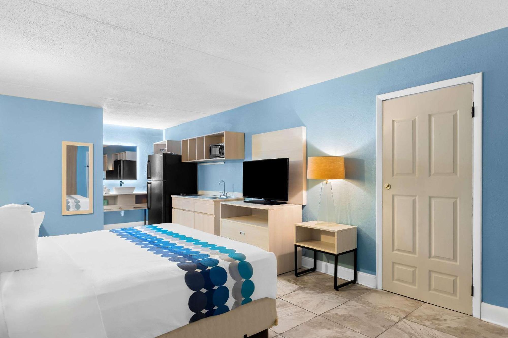 Suburban Studios By Choice Hotels - Award Winning - New 2024 - Walk To Eateries & Grocery - Ultra Sparkling - Garden Rooms - Designer Lighting & Right Off I-95 - Proudly An All American Managed Property Brunswick Eksteriør billede