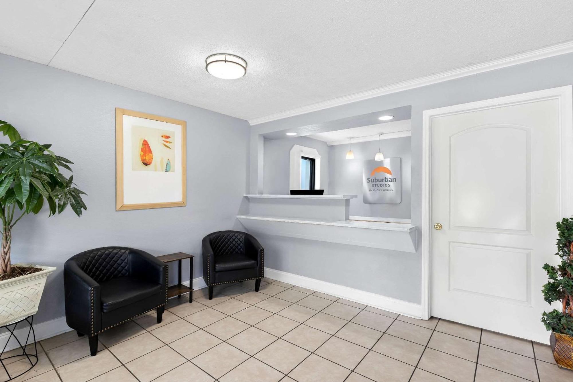 Suburban Studios By Choice Hotels - Award Winning - New 2024 - Walk To Eateries & Grocery - Ultra Sparkling - Garden Rooms - Designer Lighting & Right Off I-95 - Proudly An All American Managed Property Brunswick Eksteriør billede