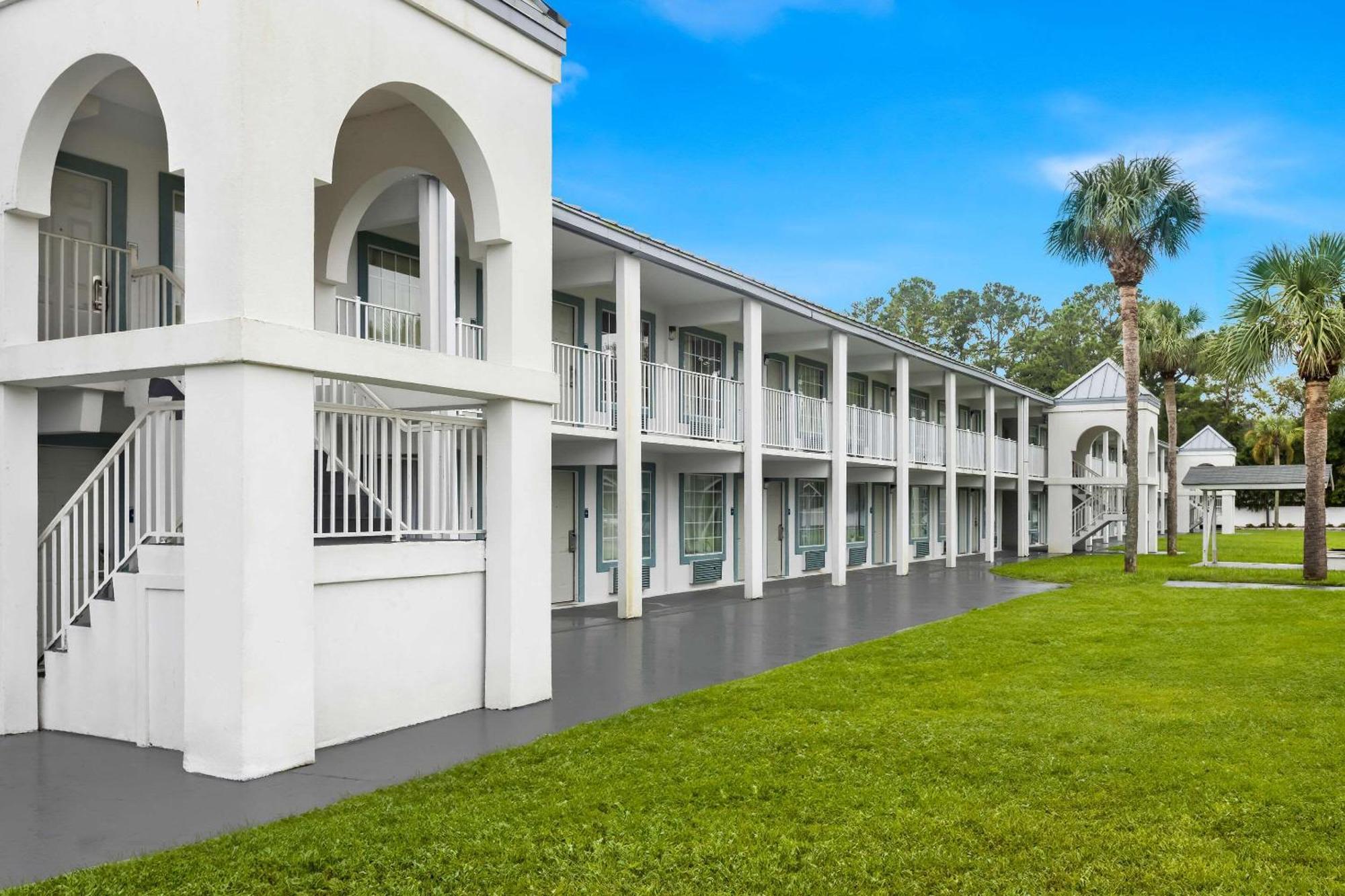 Suburban Studios By Choice Hotels - Award Winning - New 2024 - Walk To Eateries & Grocery - Ultra Sparkling - Garden Rooms - Designer Lighting & Right Off I-95 - Proudly An All American Managed Property Brunswick Eksteriør billede