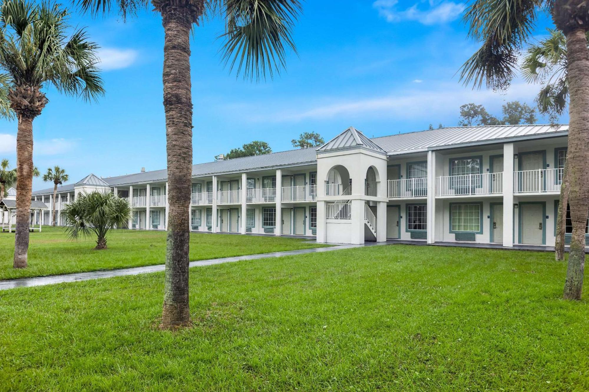 Suburban Studios By Choice Hotels - Award Winning - New 2024 - Walk To Eateries & Grocery - Ultra Sparkling - Garden Rooms - Designer Lighting & Right Off I-95 - Proudly An All American Managed Property Brunswick Eksteriør billede